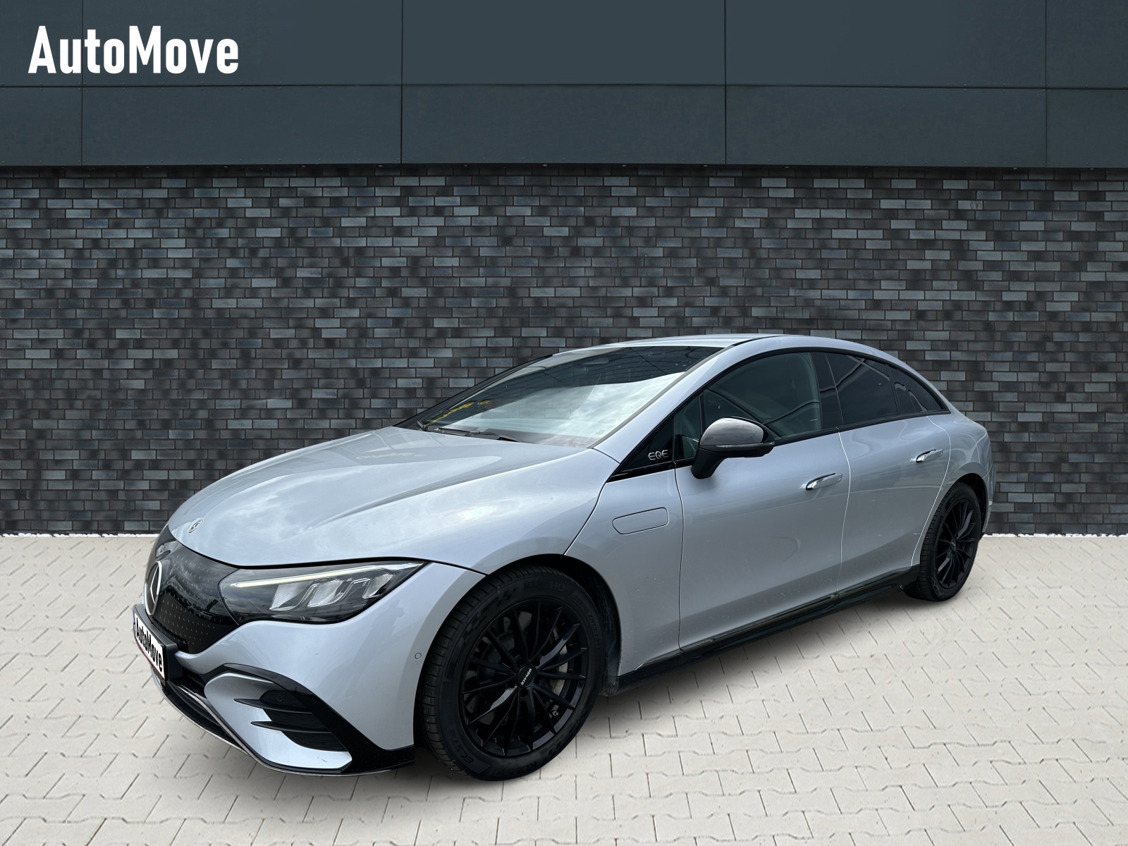 Lej Mercedes Benz EQE 300 hos AutoMove - elbil udlejning fra 8.495 kr./md.